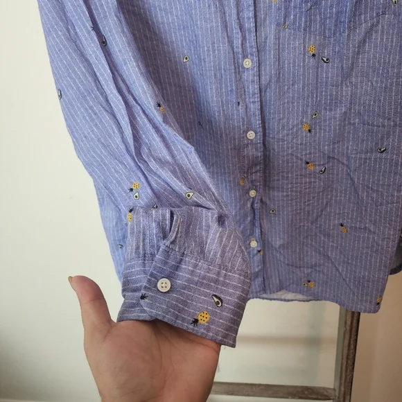 ⭐️40% Off⭐️ Old Navy Avocado & Pineapple Print Button Down Shirt - Picture 6 of 12